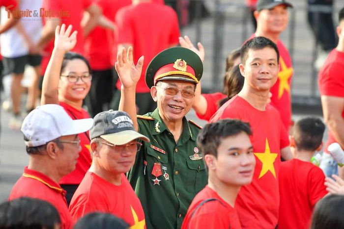 Đặc biệt, tại sự kiện, Tổ chức Kỷ lục Guinness Thế giới (Guinness World Records) chính thức công bố “Cùng Việt Nam tiến bước” xác lập Kỷ lục Guinness Thế giới - Số lượng địa phương cùng đồng loạt tổ chức hoạt động đi bộ nâng cao nhận thức vì môi trường, với 34 tỉnh, thành phố đồng thời thực hiện hoạt động đi bộ nâng cao nhận thức về môi trường.