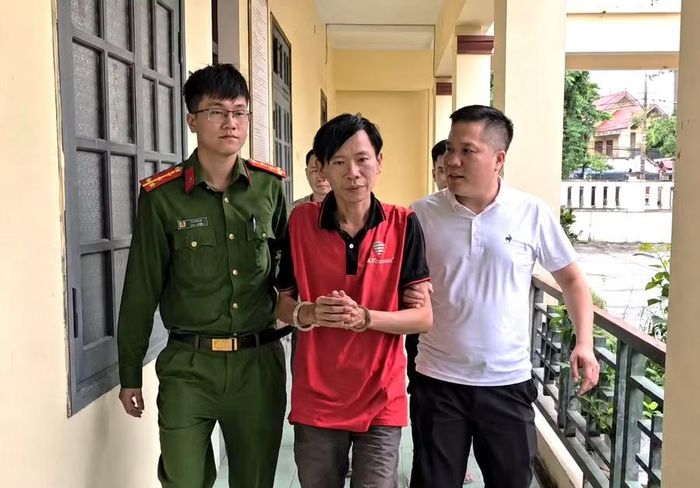 Bắt giữ Huỳnh Ngọc Hiền.