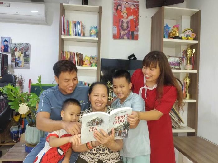 Gia đình hạnh phúc của chị Nguyễn Thị Huyền Trang và anh Phan Trường Giang. Ảnh: NVCC.