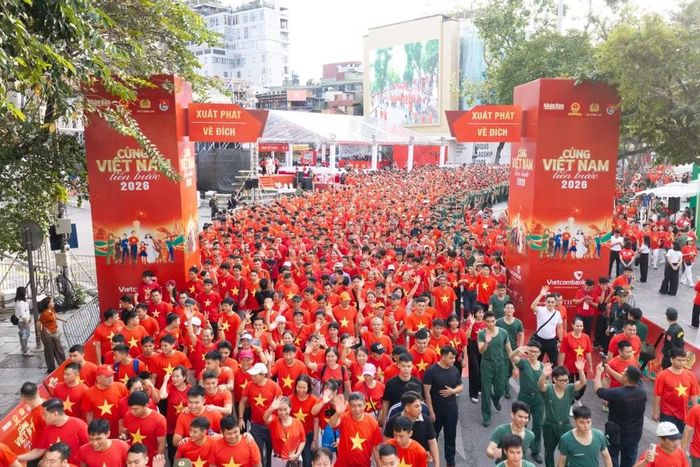 Những bước chân cùng hướng về mục tiêu chung cũng góp phần xây dựng môi trường sống lành mạnh, nâng cao thể chất, tinh thần và thúc đẩy trách nhiệm của mỗi người đối với cộng đồng.