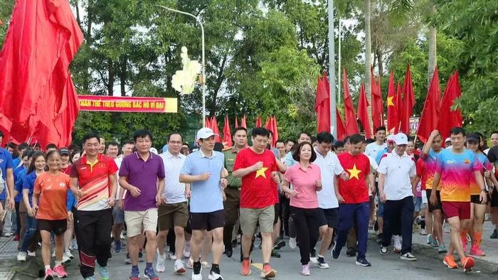 Nông Trang (Phú Thọ): Hơn 1.500 người tham gia Chương trình đi bộ toàn quốc “Cùng Việt Nam tiến bước”. Ảnh: Thanh Hoài