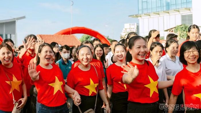 Sự kiện “Cùng Việt Nam tiến bước” tại Vĩnh Long thành công rực rỡ, để lại dấu ấn sâu đậm.