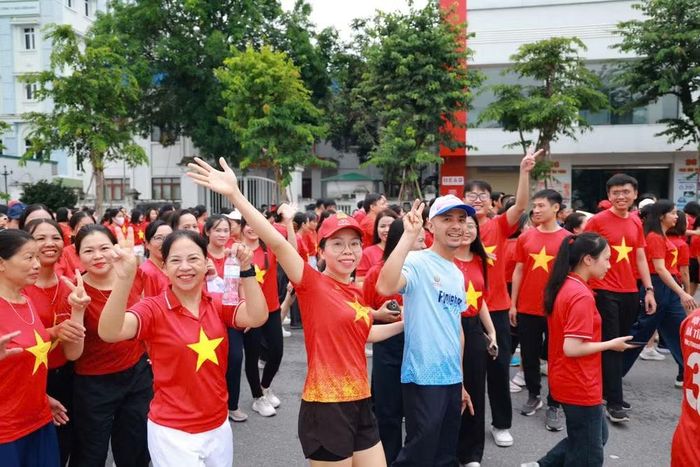 Những bước chân của người dân Hà Tĩnh hòa vào hành trình “10 tỷ bước xanh - Vì Việt Nam vững bền”.