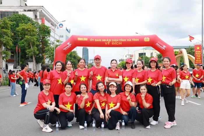 Khép lại hành trình, những bước chân vẫn tiếp tục nối dài. Từ Hà Tĩnh, thông điệp “Cùng Việt Nam tiến bước” hòa vào nhịp bước chung của hàng triệu người dân trên cả nước.
