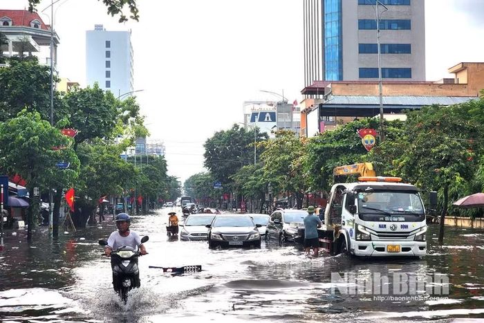 Mưa lớn kéo dài có nguy cơ gây ngập úng cục bộ nhiều tuyến đường đô thị tại Ninh Bình. (Ảnh tư liệu minh họa: Hoàng Tuấn)