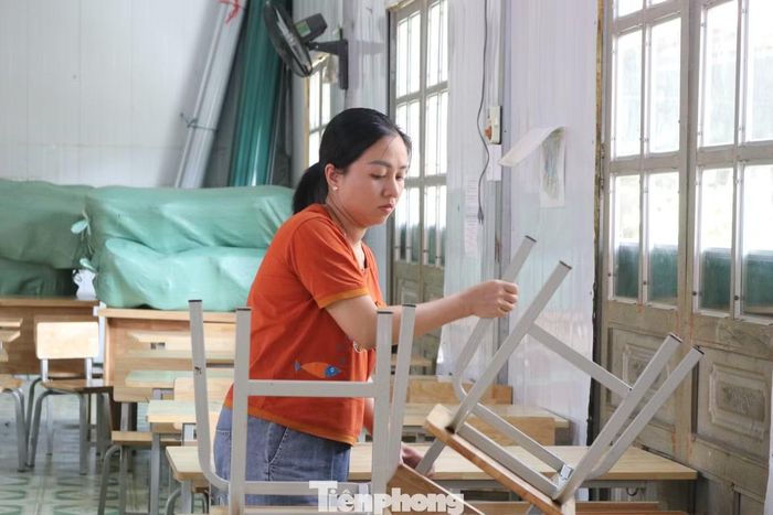 Theo cô Hà Thị Thanh Sơn, Hiệu trưởng nhà trường, do điều kiện kinh tế còn khó khăn, cơ sở xuống cấp nên song song với việc sửa chữa, dọn dẹp vệ sinh trường lớp, việc vận động học sinh ra lớp vẫn gặp một số trở ngại. Nhà trường đã phân công giáo viên đến từng gia đình vận động, nhờ đó 100% học sinh lớp 1 dự kiến ra lớp đầy đủ. Nhà trường cũng huy động các nguồn lực để hỗ trợ học sinh có hoàn cảnh khó khăn.