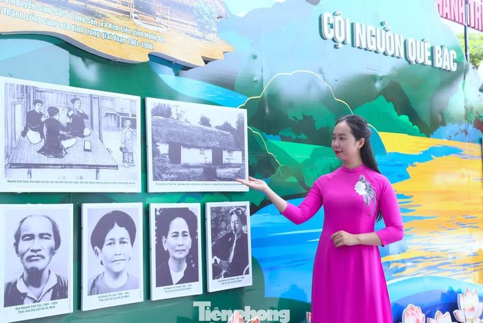 Chị Trần Thị Thanh Thùy - cán bộ Phòng tuyên truyền giáo dục Khu di tích Kim Liên - cho hay: “Nội dung triển lãm gồm 3 chủ đề thông qua hệ thống 8 mô hình nghệ thuật cùng các hình ảnh, tư liệu, hiện vật, tái hiện hành trình hoạt động cách mạng của Chủ tịch Hồ Chí Minh, từ quê hương Kim Liên đến những dấu mốc lịch sử vẻ vang của dân tộc. Qua đó, lan tỏa giá trị tư tưởng, đạo đức, phong cách Hồ Chí Minh, giáo dục truyền thống yêu nước, bồi đắp niềm tự hào dân tộc và khơi dậy trách nhiệm của mỗi người trong sự nghiệp xây dựng và bảo vệ Tổ quốc”.