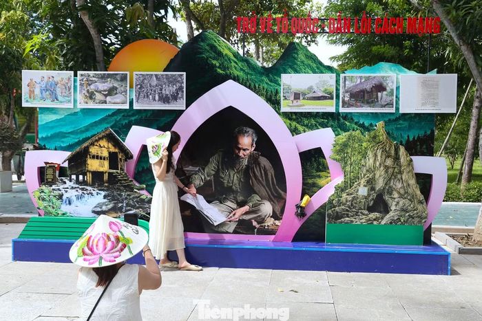 Không gian mới giúp Làng Sen thêm gần gũi nhưng vẫn giữ nét trang nghiêm, thành kính. Đây cũng là cách Khu di tích đổi mới phương thức giới thiệu, phát huy giá trị di sản Hồ Chí Minh và tăng sức hấp dẫn đối với du khách.