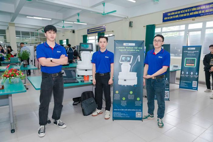 Sinh viên HaUI với sản phẩm Robot hỗ trợ người khiếm thị đạt giải Nhất cuộc thi “Thử thách lập nghiệp”năm 2026