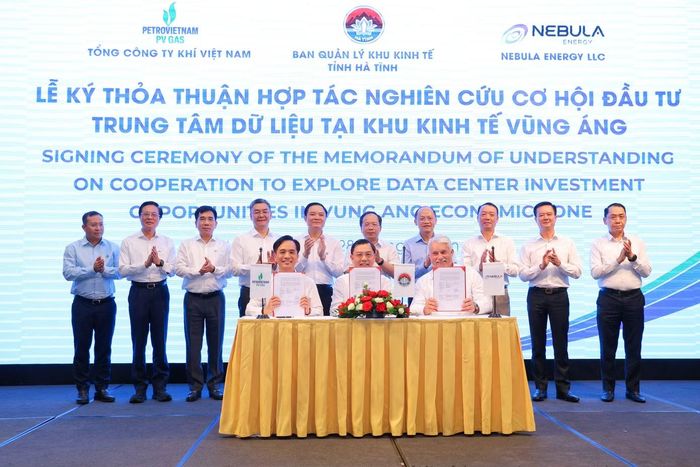 Đại diện PV GAS, Ban Quản lý Khu kinh tế tỉnh Hà Tĩnh và Nebula Energy ký Thỏa thuận hợp tác