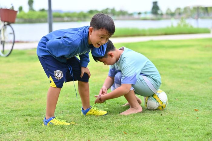 Vận động thể thao ngoài giờ học giúp nâng tầm vóc trẻ. Ảnh: Phong Anh