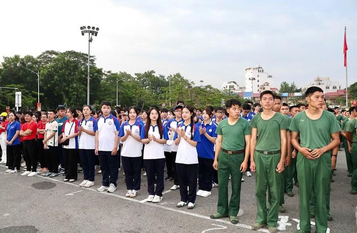 Chương trình thu hút đông đảo người cao tuổi, lực lượng vũ trang, đoàn viên thanh niên Hải Phòng tích cực tham gia.