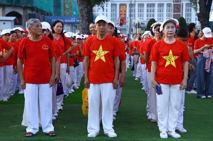 Hơn 3.800 người tham gia sự kiện