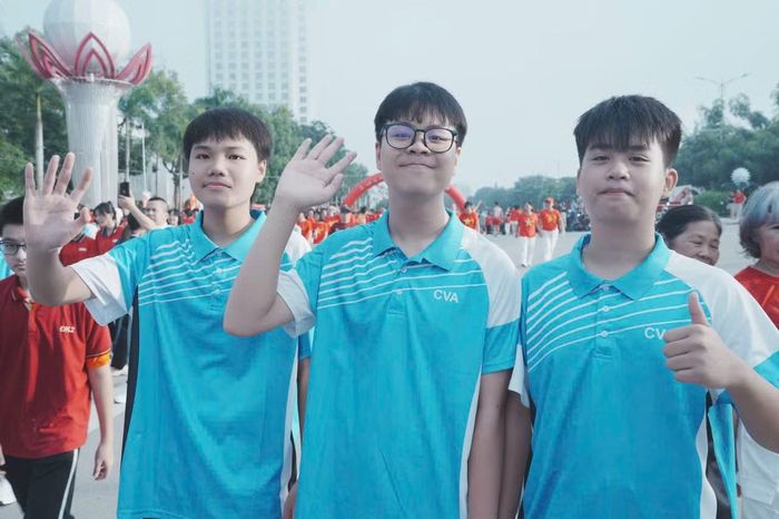 Có nhiều sinh viên, học sinh tại các trường học trên địa bàn tỉnh Lạng Sơn cũng tham gia