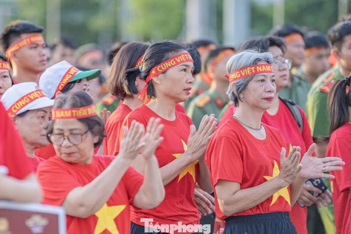 Theo ông Tào Viết Hải - Phó Giám đốc Sở Văn hóa, Thể thao và Du lịch TP. Đà Nẵng, “Cùng Việt Nam tiến bước - Một tỷ bước chân tiến vào kỷ nguyên mới” góp phần lan tỏa tinh thần rèn luyện sức khỏe, đoàn kết cộng đồng đến với đông đảo người dân và du khách trên địa bàn thành phố.