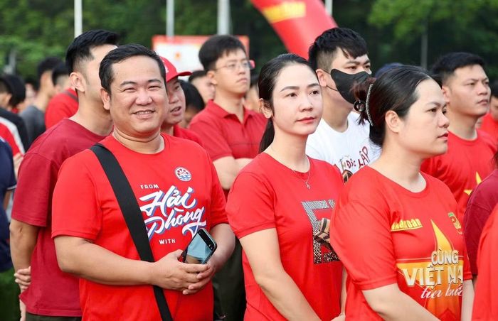 Cán bộ, công chức các sở, ban, ngành thành phố hưởng ứng chương trình.