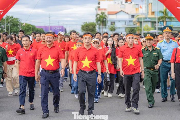 Chương trình do Báo Nhân Dân phối hợp với Bộ Công an tổ chức. Tại điểm cầu Đà Nẵng, sự kiện do Sở Văn hóa, Thể thao và Du lịch thành phố chủ trì, phối hợp với Công an thành phố, Cơ quan đại diện Báo Nhân Dân tại khu vực miền Trung - Tây Nguyên cùng các cơ quan, đơn vị, địa phương triển khai.