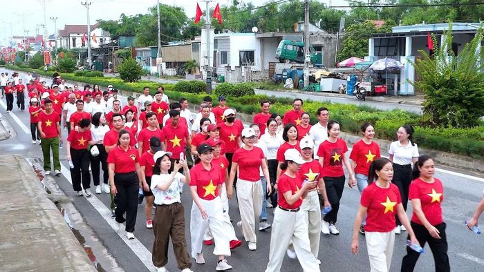 Đi bộ tại xã Vĩnh Linh.