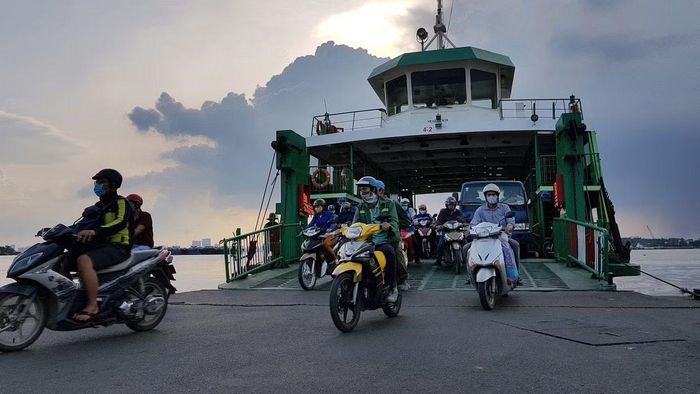 Bến phà Bình Khánh bố trí 8 phà, sẵn sàng phục vụ người dân trong cao điểm nghỉ lễ.
