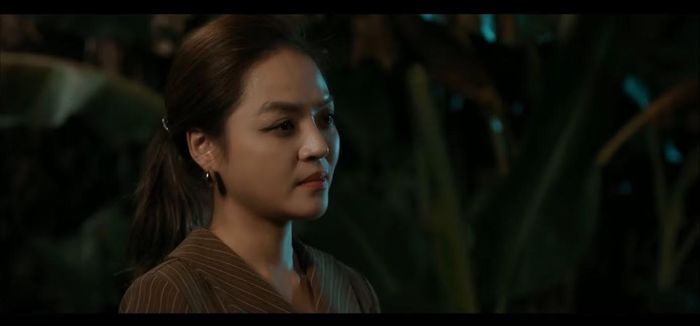 Động lực kéo người xem qua từng tập chính là hành trình khám phá ai là công an "chìm", ai là nội gián.