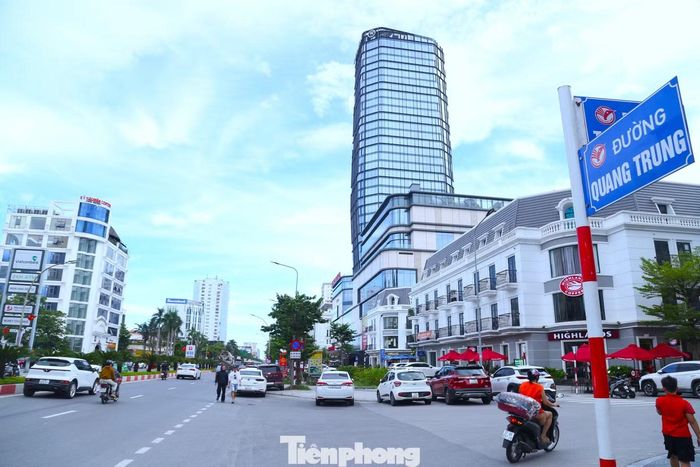 Hiện các tuyến Quang Trung, Lê Lợi và Mai Hắc Đế đã được đầu tư quy mô 4 làn xe, nền đường rộng khoảng 25,5-26,5m, cơ bản phù hợp quy hoạch. Tuy nhiên, cùng với tốc độ đô thị hóa và sự gia tăng phương tiện, tình trạng ùn ứ vào các khung giờ cao điểm vẫn thường xuyên xảy ra.