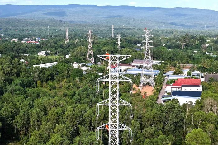 Đường dây 110 kV Phú Quốc - Bắc Phú Quốc có tổng mức đầu tư gần 353 tỷ đồng, đóng điện ngày 28/8/2026; công trình có quy mô 2x20,7km và 75 vị trí trụ.