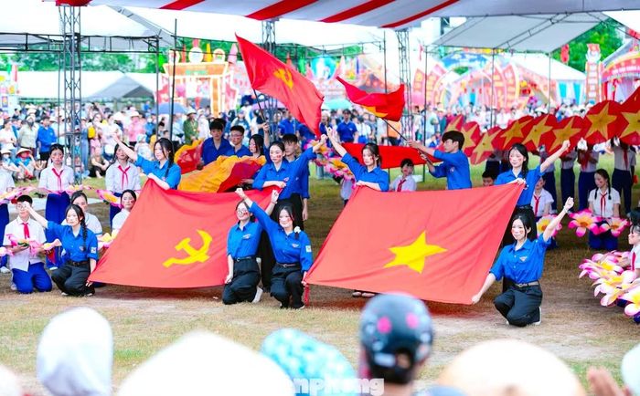 Những sân chơi bổ ích không chỉ mang đến niềm vui cho các em trong dịp Quốc khánh, mà còn góp phần giáo dục truyền thống, nuôi dưỡng tình yêu quê hương và niềm tự hào dân tộc từ những điều gần gũi nhất.