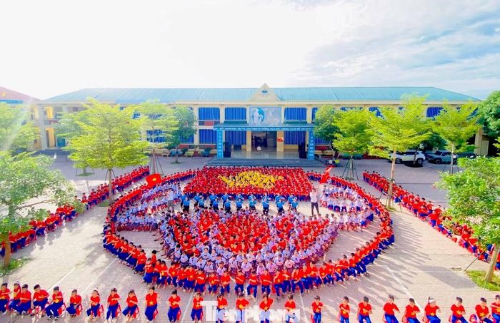 Với các em, đây không đơn thuần là một hoạt động tập thể mà còn là dịp thể hiện tình yêu Tổ quốc bằng những việc làm cụ thể. Qua từng đội hình được sắp xếp ngay ngắn, các em hiểu hơn về giá trị của độc lập, tự do và thêm trân trọng cuộc sống hòa bình hôm nay.