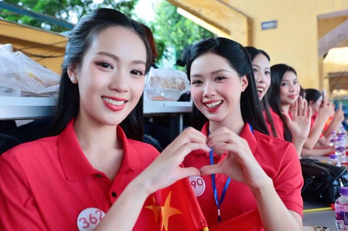 Thủ môn Patrik Lê Giang và Khổng Minh Gia Bảo là những gương mặt đáng chú ý bên phía CLB Công an TPHCM. Nhiều thí sinh biết đến Patrik Lê Giang nhiều hơn sau màn công khai tình cảm với MC Hoàng Oanh.