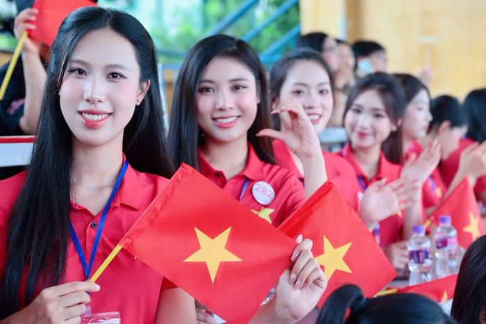 Bên cạnh những cầu thủ giàu kinh nghiệm, Đình Bắc cũng được nhiều thí sinh nhắc tên, dành sự mến mộ. Đặc biệt là sau chiến thắng của đội tuyển Việt Nam tại ASEAN Cup, Đình Bắc liên tục gây sốt MXH.