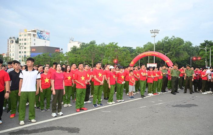 Lực lượng cán bộ, chiến sĩ Công an TP. Hải Phòng tham gia chương trình.
