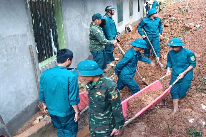 Những phần việc thiết thực của đoàn viên, thanh niên góp phần giảm bớt khó khăn cho người dân sau thiên tai.