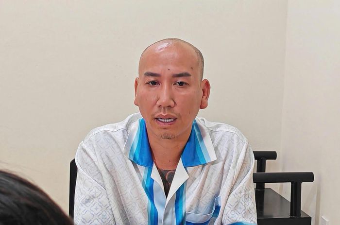 Vợ chồng Phú Lê tại cơ quan công an. Ảnh: CACC