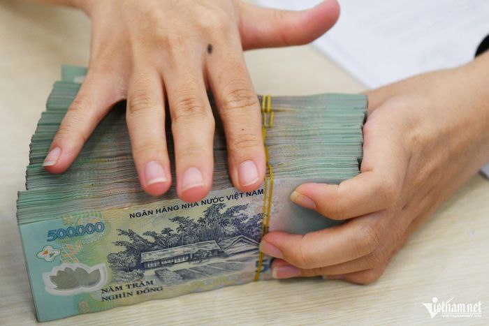 Ô tô hỏng sau tai nạn, chủ xe đòi DN bảo hiểm trả hơn 237 triệu nhưng bị từ chối xe vượt đèn đỏ gây tai nạn. Ảnh minh họa: Nam Khánh
