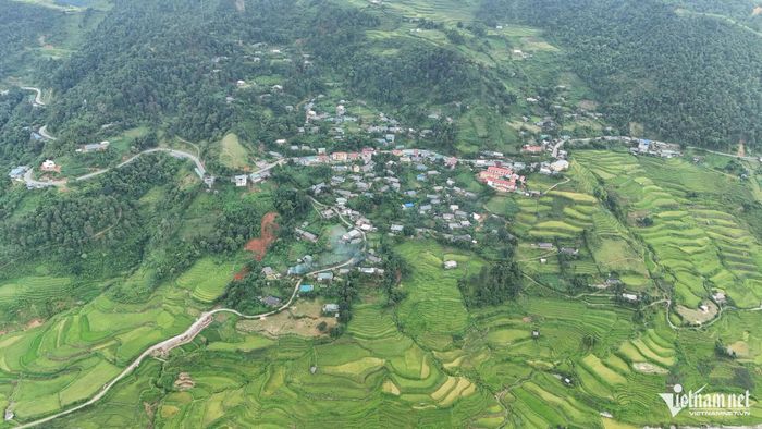 Những bản làng người Mông nằm trên đèo Khau Phạ