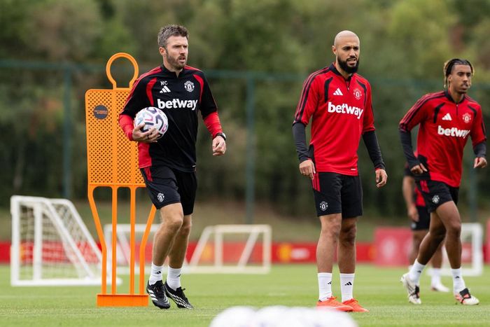 MU cần xốc lại tinh thần sau trận thua Hull - Ảnh: MUFC