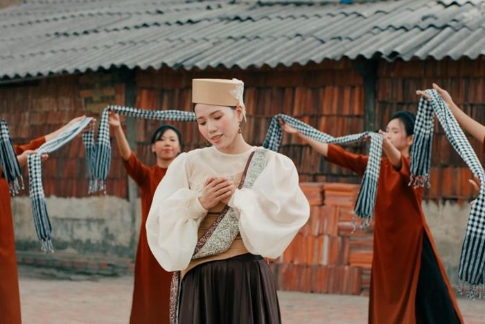 Thùy Chi chọn phiên bản mộc mạc, gần gũi ở dự án mới.