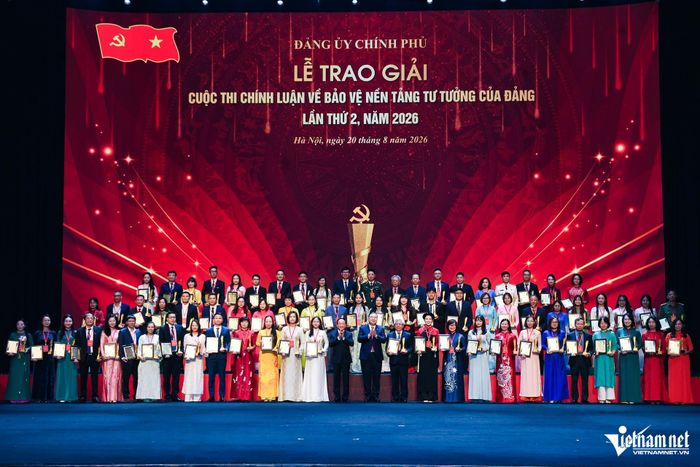 Lễ trao giải Cuộc thi chính luận về bảo vệ nền tảng tư tưởng của Đảng trong Đảng bộ Chính phủ lần thứ 2, năm 2026. Ảnh: Thạch Thảo