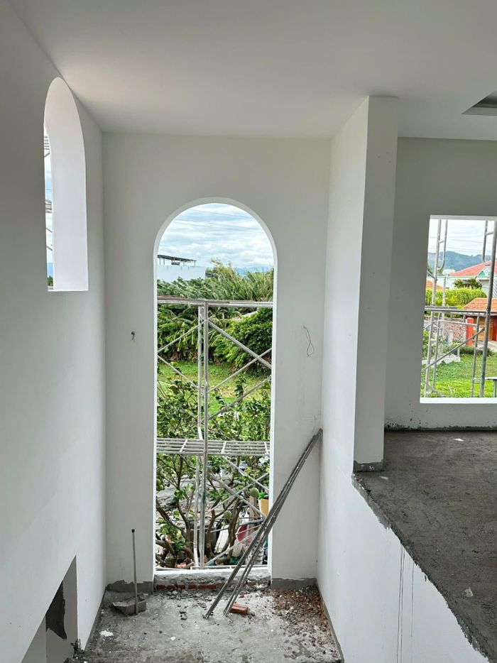 Ngôi nhà hiện đã xong phần thô, dự kiến hoàn thiện vào tháng 10 tới.