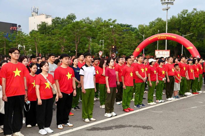 Một số hình ảnh về hoạt động đi bộ tại khu vực thành phố Hải Phòng.