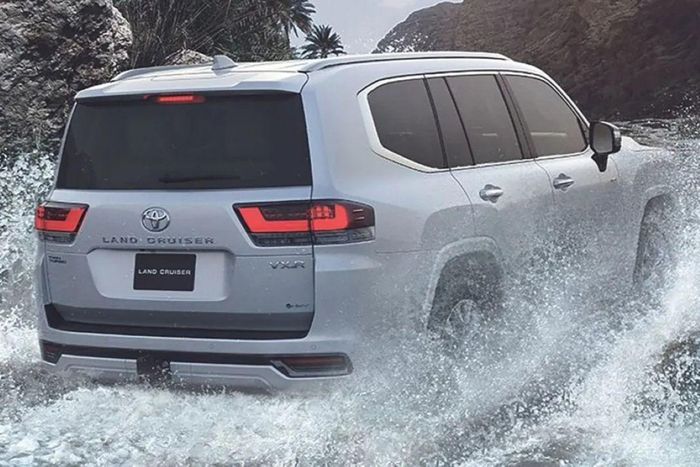 Dù là bản hybrid nhưng Toyota Land Cruiser LC300 vẫn đảm bảo khả năng lội nước lên tới 700mm. Ảnh: Toyota