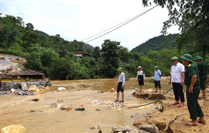 Gian nan của người dân miền rẻo cao Yên Hòa dường như vơi đi khi có sự kề vai sát cánh của lực lượng quân đội, công an, và chính quyền bản địa.