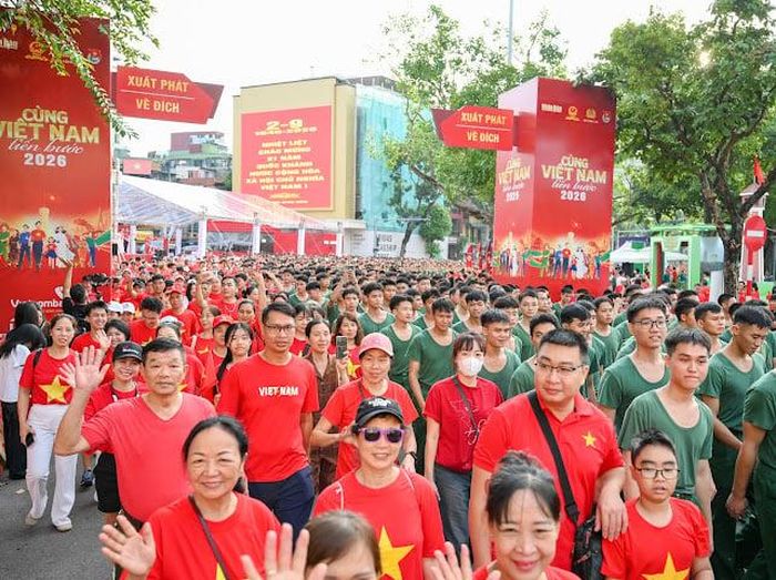 “Cùng Việt Nam tiến bước” xác lập kỷ lục thế giới về số địa phương đồng loạt tổ chức hoạt động đi bộ nâng cao nhận thức vì môi trường.