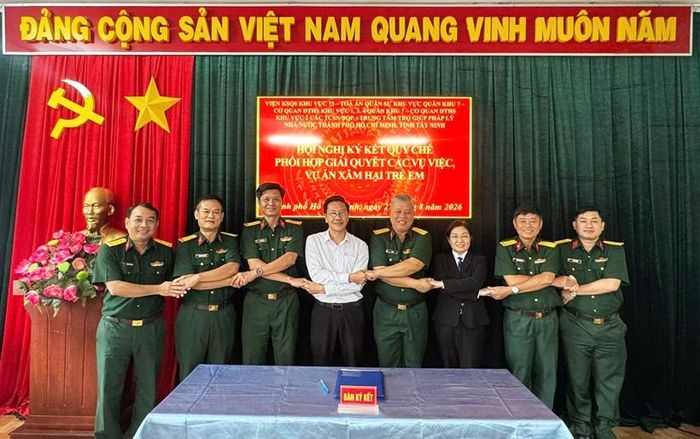  Các đại biểu tham gia Hội nghị chụp ảnh kỷ niệm.