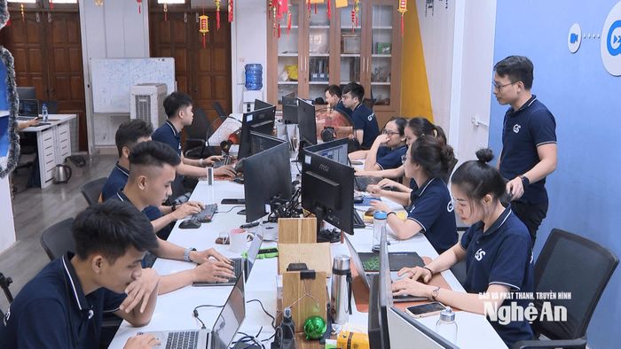 Một số hình ảnh doanh nghiệp đổi mới, sáng tạo. Ảnh: P.V