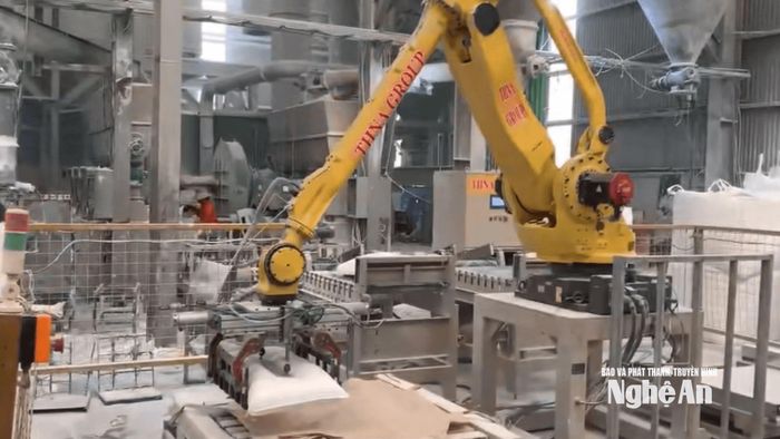 Một số hình ảnh doanh nghiệp đổi mới, sáng tạo. Ảnh: P.V