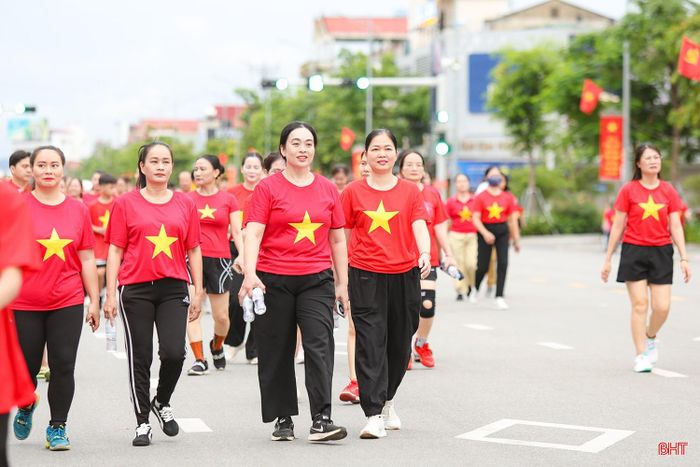 Điểm nhấn của “Cùng Việt Nam tiến bước 2026” là mục tiêu hướng tới xác lập Kỷ lục Guinness thế giới đối với hoạt động đi bộ vì môi trường được tổ chức đồng thời tại 34 tỉnh, thành phố.