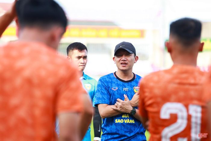  HLV Phan Như Thuật chia sẻ: “Thời gian qua, toàn đội đang nỗ lực từng ngày để hoàn thiện cả về thể lực, chiến thuật và sự gắn kết. Những trận giao hữu vừa qua giúp ban huấn luyện có thêm cơ sở để đánh giá từng vị trí và điều chỉnh đội hình. Mùa giải mới chắc chắn có nhiều thử thách, nhưng chúng tôi đã có sự chuẩn bị nghiêm túc và sẵn sàng bước vào cuộc chơi với quyết tâm cao nhất”. 
