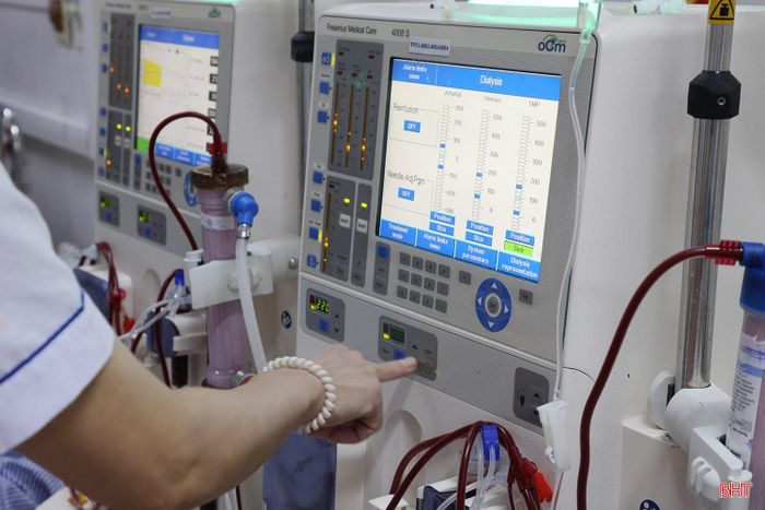 Dù là ngày nghỉ lễ, công tác theo dõi, chăm sóc người bệnh vẫn được thực hiện nghiêm túc như những ngày thường.