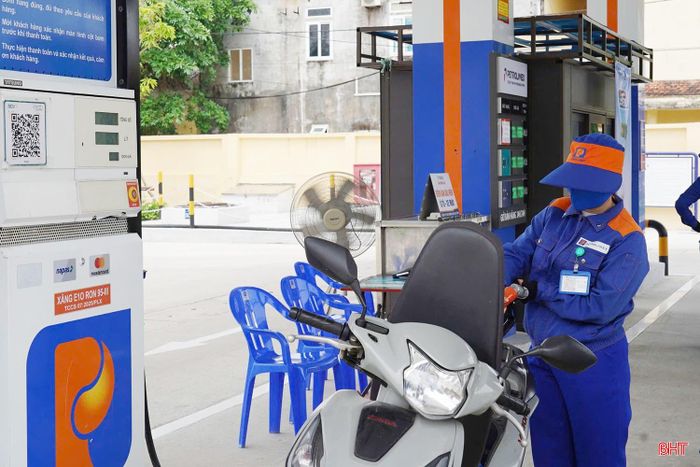 Công ty TNHH MTV Petrolimex Hà Tĩnh đảm bảo nguồn cung hàng hóa và nhân lực phục vụ khách hàng trong những ngày nghỉ lễ.